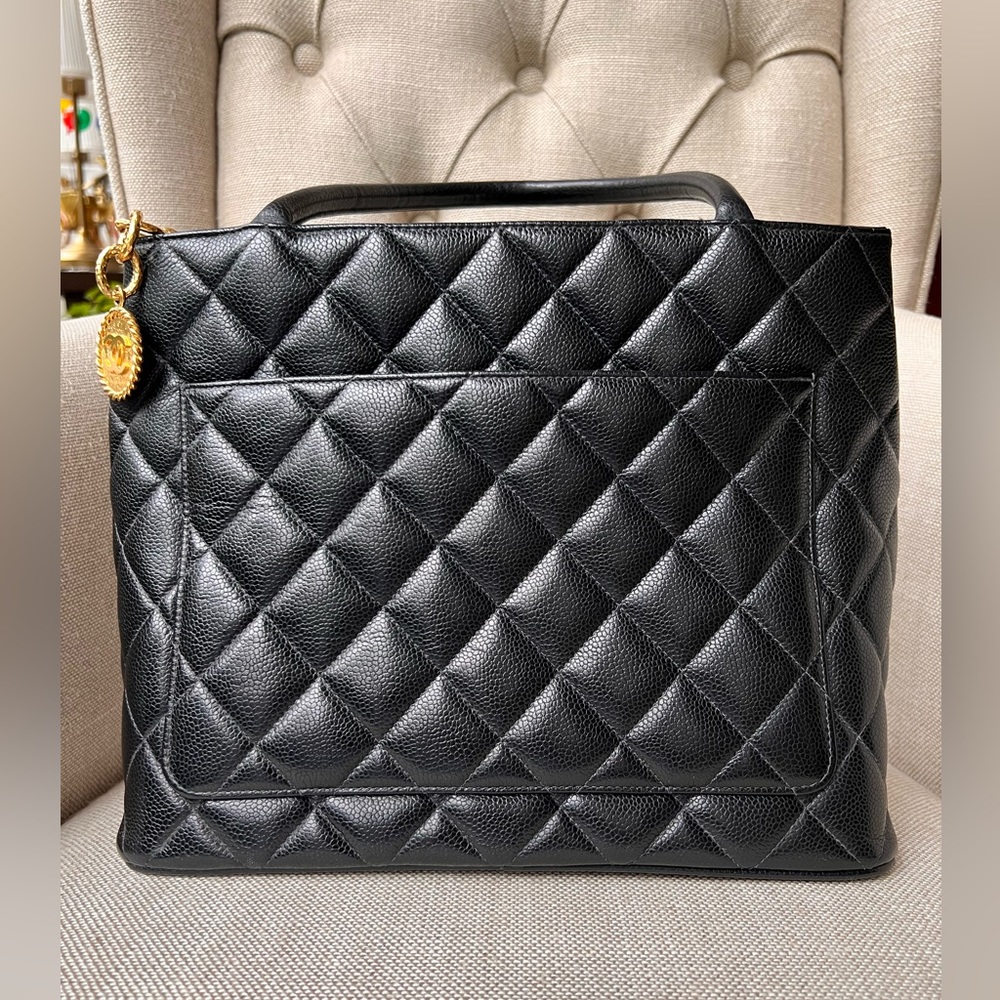 Authentic Vintage Chanel Medallion tote bag - Picture 3 of 13